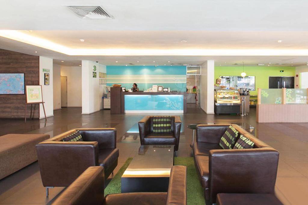 Shared lounge/TV area