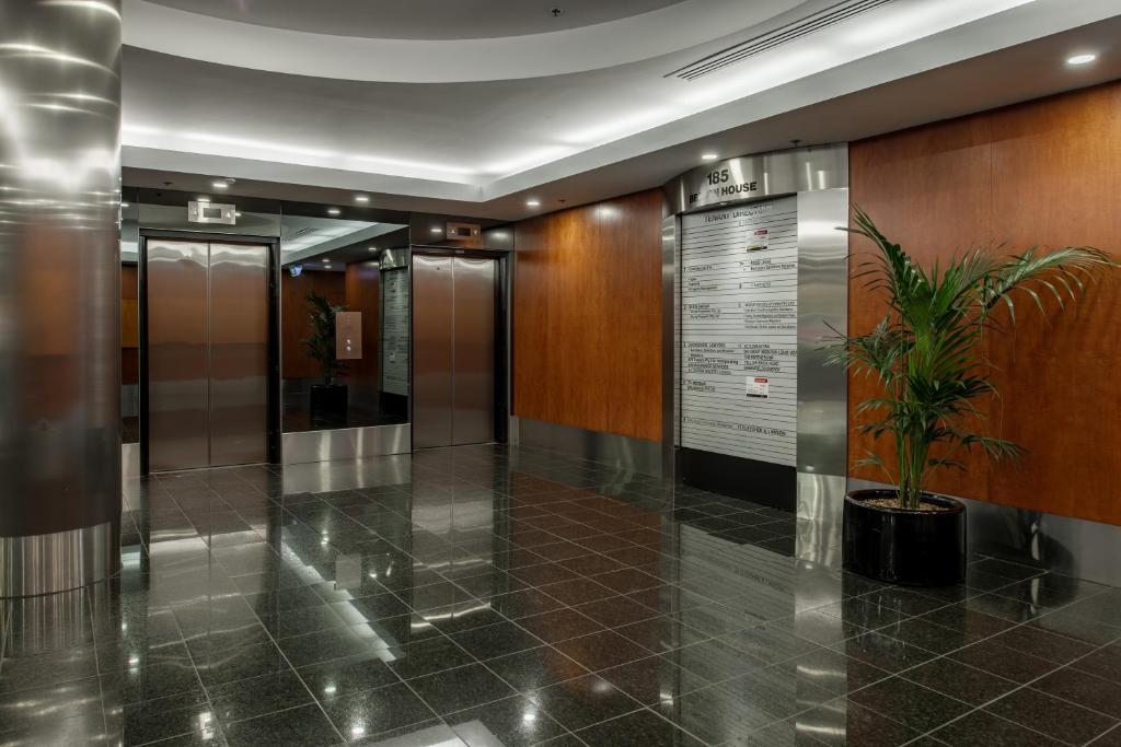 Suite 11 Victoria Square photo
