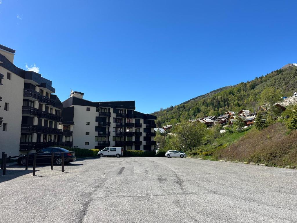 Appartement T2 avec balcon vue sur la montagne - Serre Chevalier Chantemerle Saint Chaffrey - linge de maison non fourni - 3