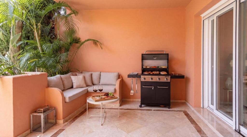VACATION MARBELLA - Villa Federer, Cine Room, BBQ, NEW Decoration, Garage, Old Town Location, Big Communal Pool, Andalusian Garden, Walking to the Beach - 5