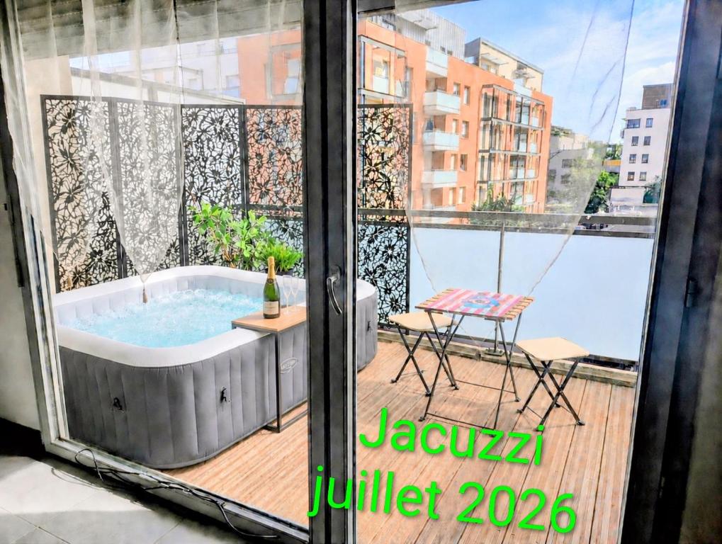 Flat Relax with terrace-home cinema-jacuzzi - 3