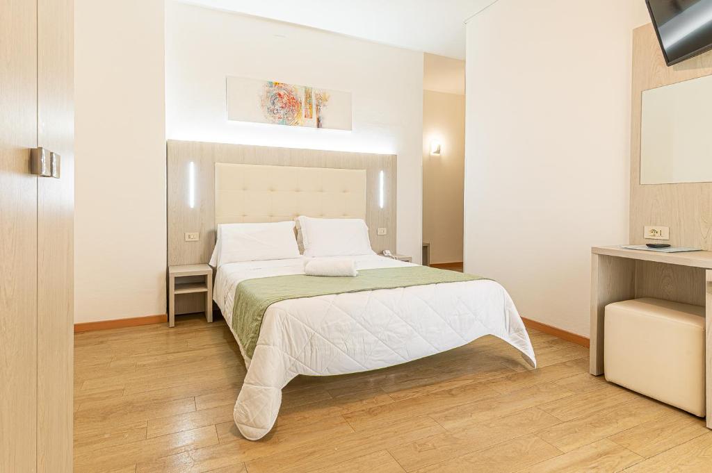 Hotel Corinna - 1