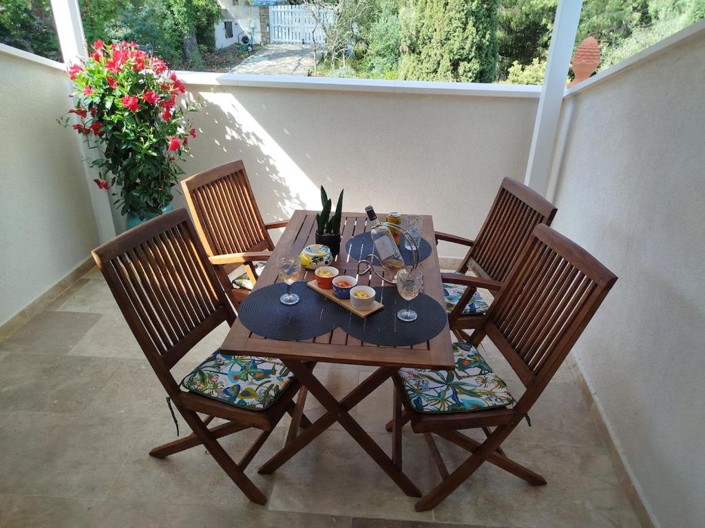 Cozy, bright, air-conditioned 2-room apartment with mezzanine & terrace - 3