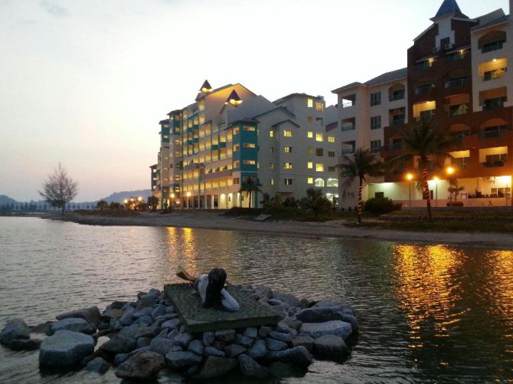 Apartment @ Marina Island photo