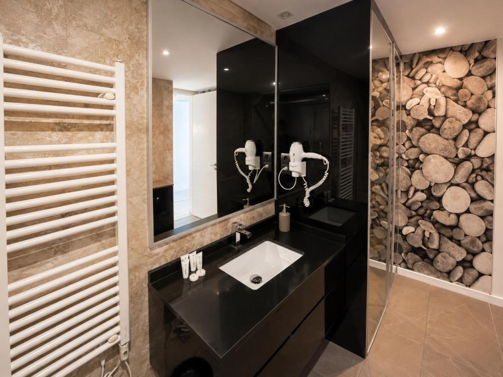 Apartamento Plaza de Castilla II - Urbano con Estilo y Funcional - 4