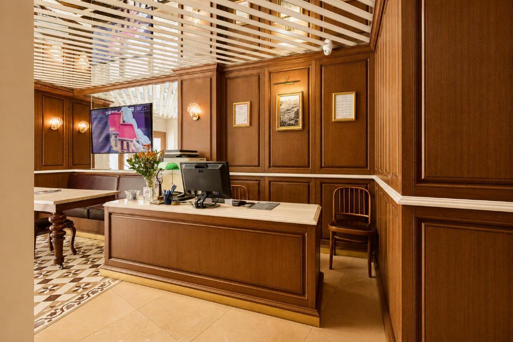 Faros Old City Hotel