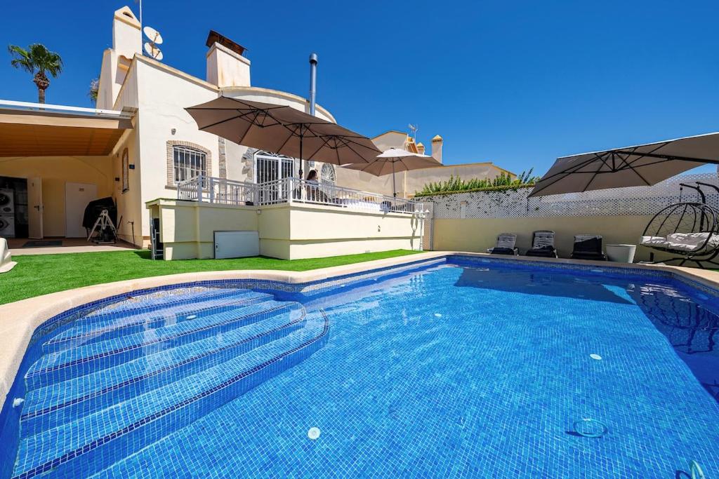Private Villa with pool - 1