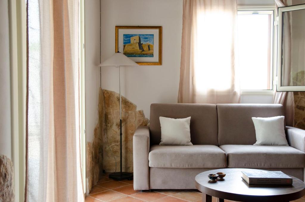 Villa with Private Pool & Garden 10 min walk to the Beach - 4