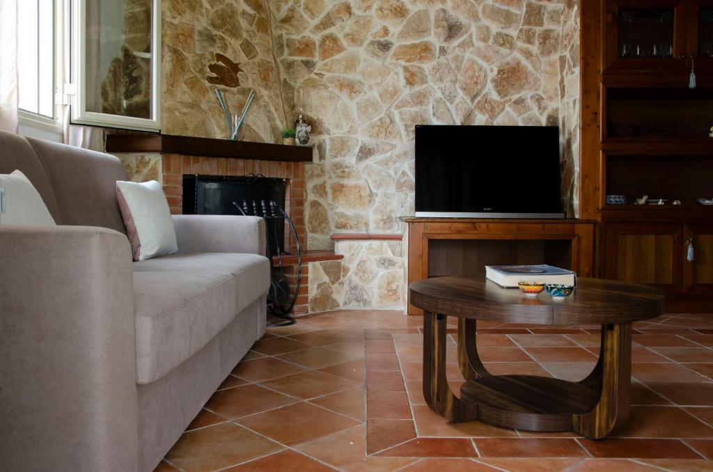 Villa with Private Pool & Garden 10 min walk to the Beach - 5