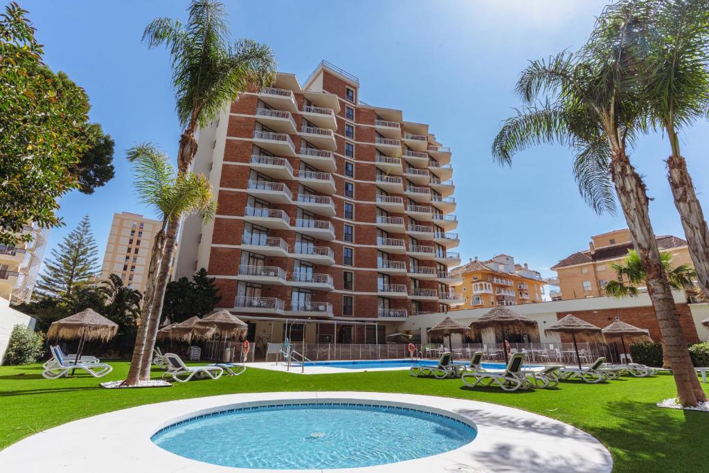 Hotel Mainare Playa — Hotel building in Fuengirola, Andalusia