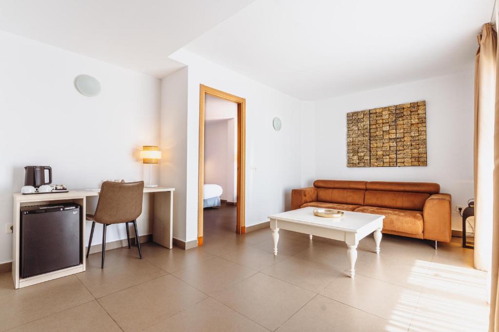 Hotel Mainare Playa — Hotel rooms in Fuengirola, Andalusia