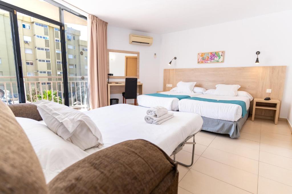 Hotel Mainare Playa — Hotel rooms in Fuengirola, Andalusia