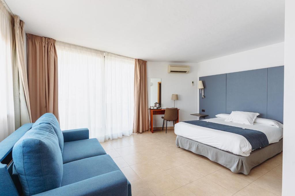 Hotel Mainare Playa — Hotel rooms in Fuengirola, Andalusia