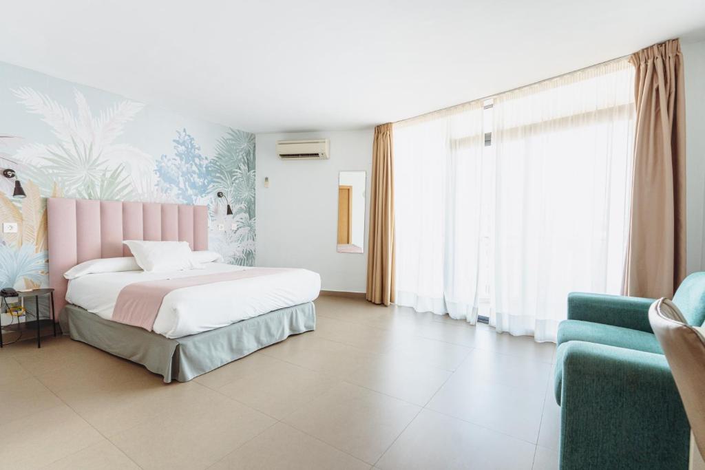 Hotel Mainare Playa — Hotel rooms in Fuengirola, Andalusia