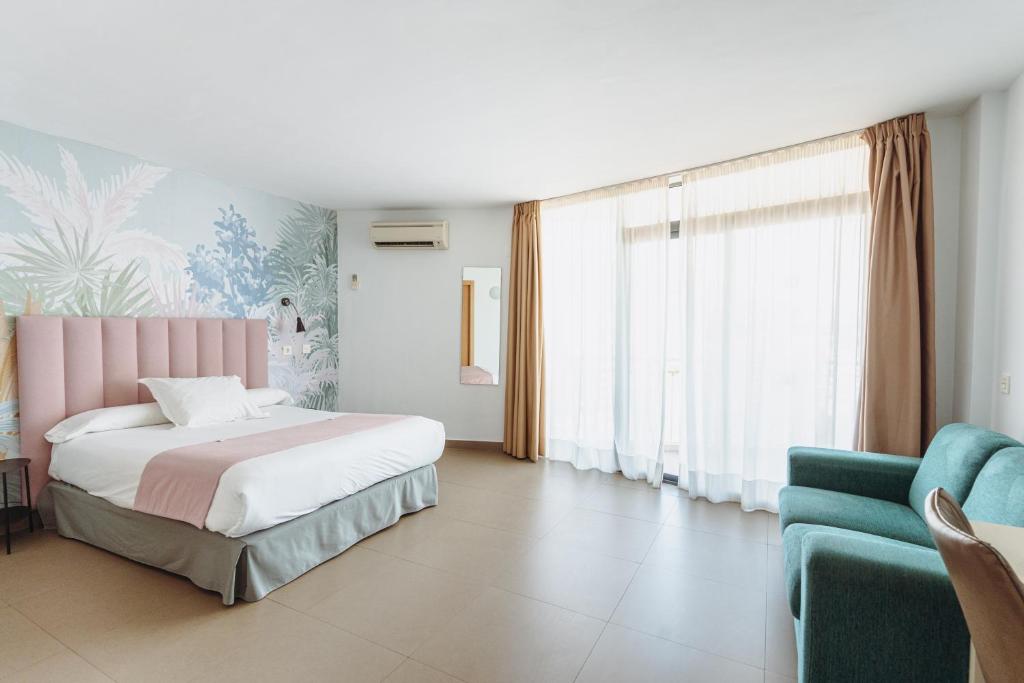 Hotel Mainare Playa — Hotel rooms in Fuengirola, Andalusia