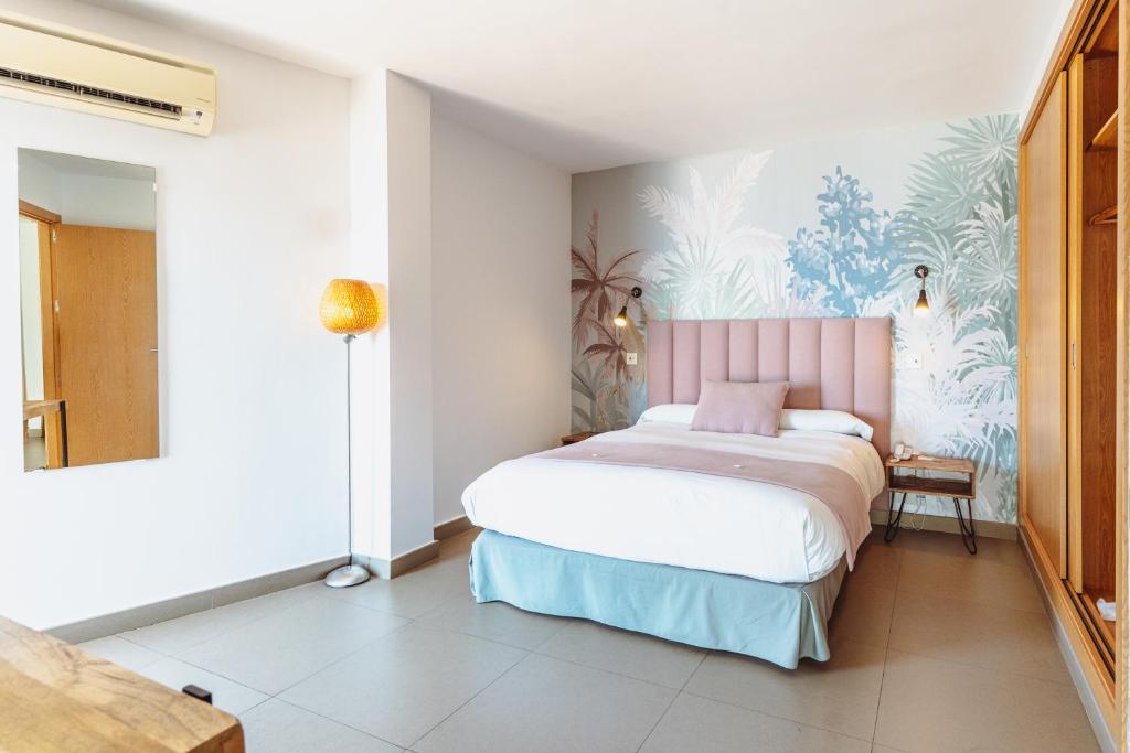 Hotel Mainare Playa — Hotel rooms in Fuengirola, Andalusia