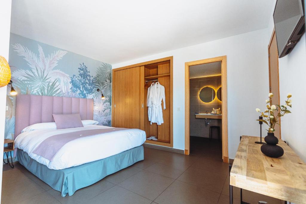 Hotel Mainare Playa — Hotel rooms in Fuengirola, Andalusia