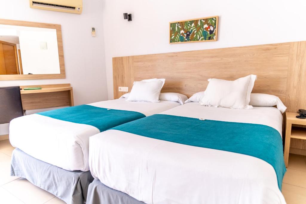 Hotel Mainare Playa — Hotel rooms in Fuengirola, Andalusia