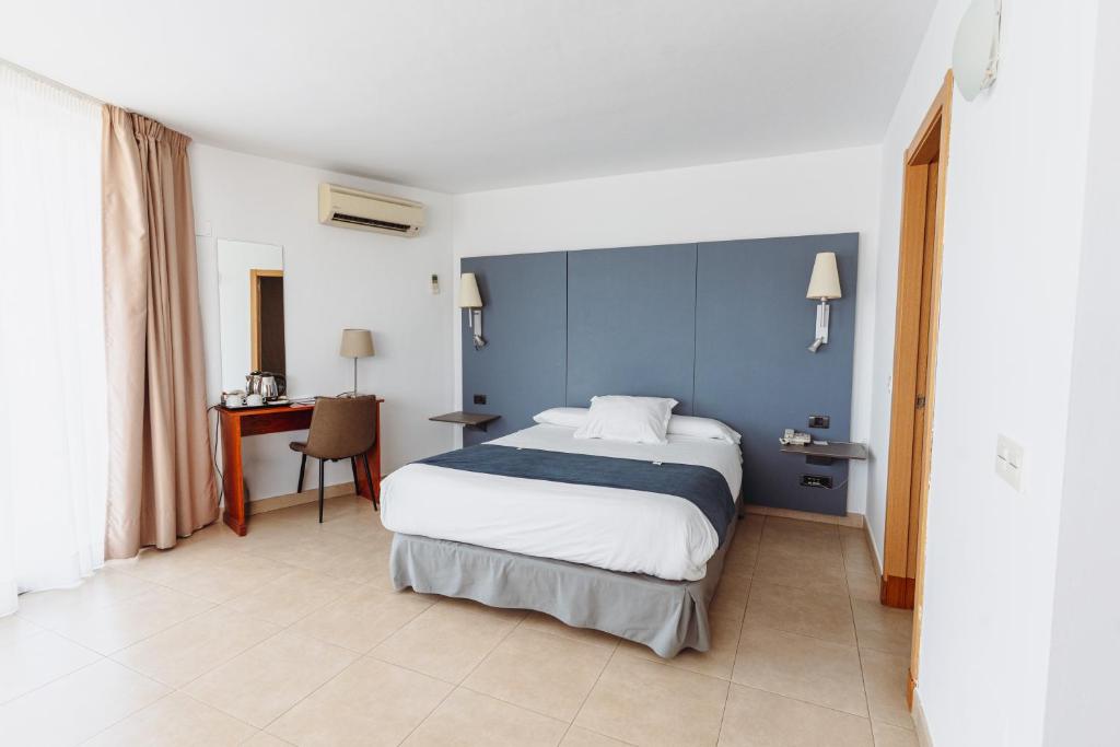 Hotel Mainare Playa — Hotel rooms in Fuengirola, Andalusia