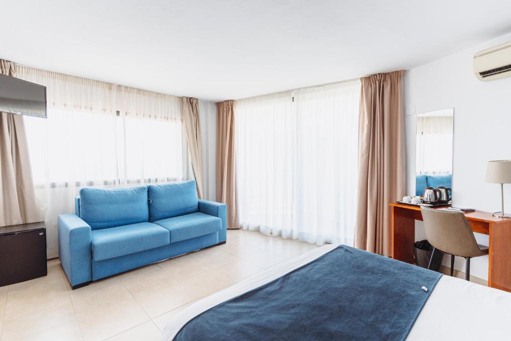 Hotel Mainare Playa — Hotel rooms in Fuengirola, Andalusia