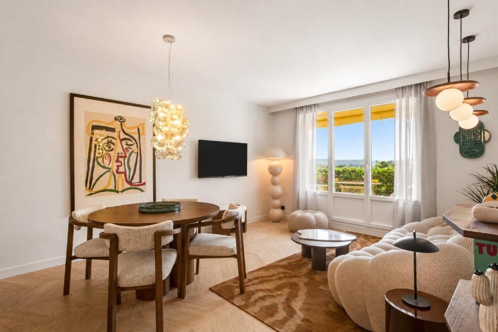 Luxury Flat Saint-Tropez by Maisons de Charloc Homes - 3