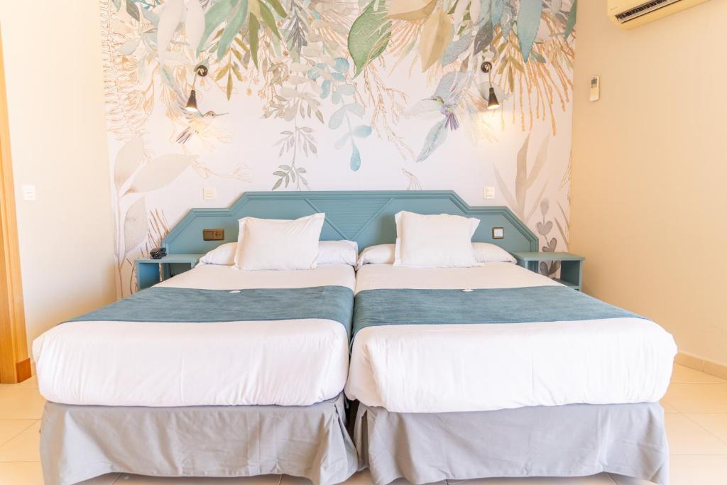 Hotel Mainare Playa — Hotel rooms in Fuengirola, Andalusia