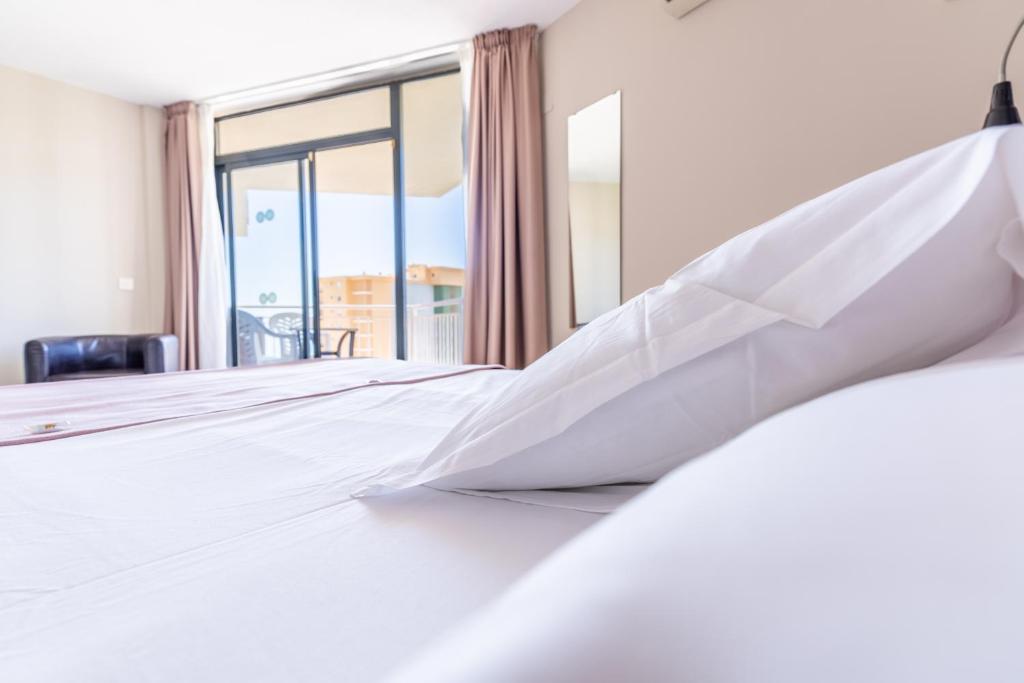 Hotel Mainare Playa — Hotel rooms in Fuengirola, Andalusia