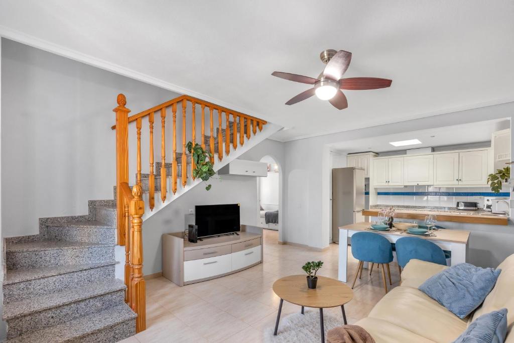 Charming Zenia Townhouse - 3