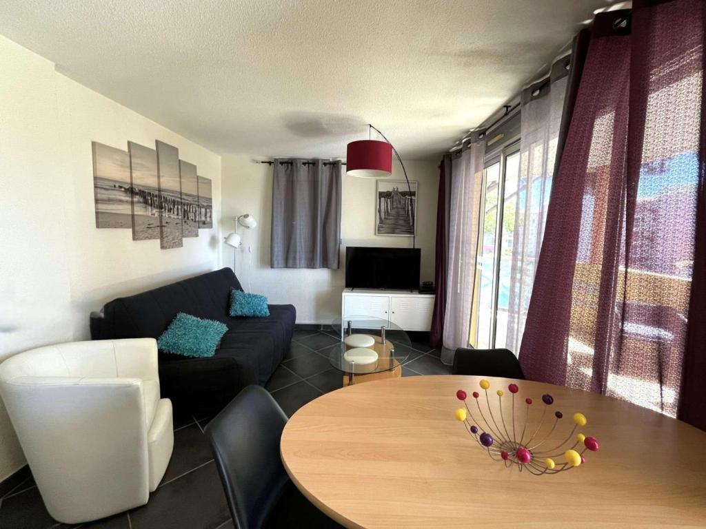 Splendide T3 rénové avec piscine et parking à 100m de la mer, 6 pers, terrasse, WIFI - FR-1-607-206 - 1