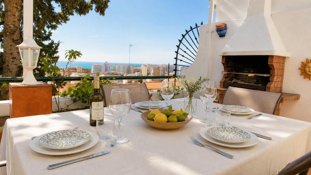 Torremolinos Sea View Townhouse, Pool, BBQ & Workspace - Magnolia Properties - 1