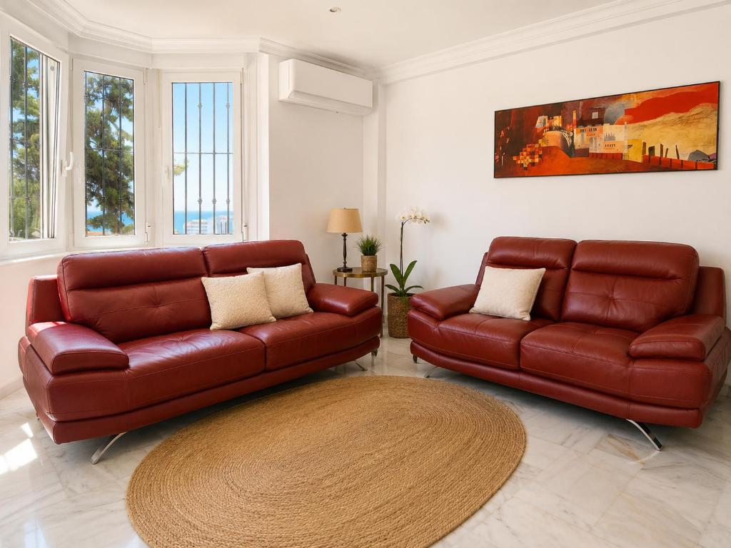 Torremolinos Sea View Townhouse, Pool, BBQ & Workspace - Magnolia Properties - 4