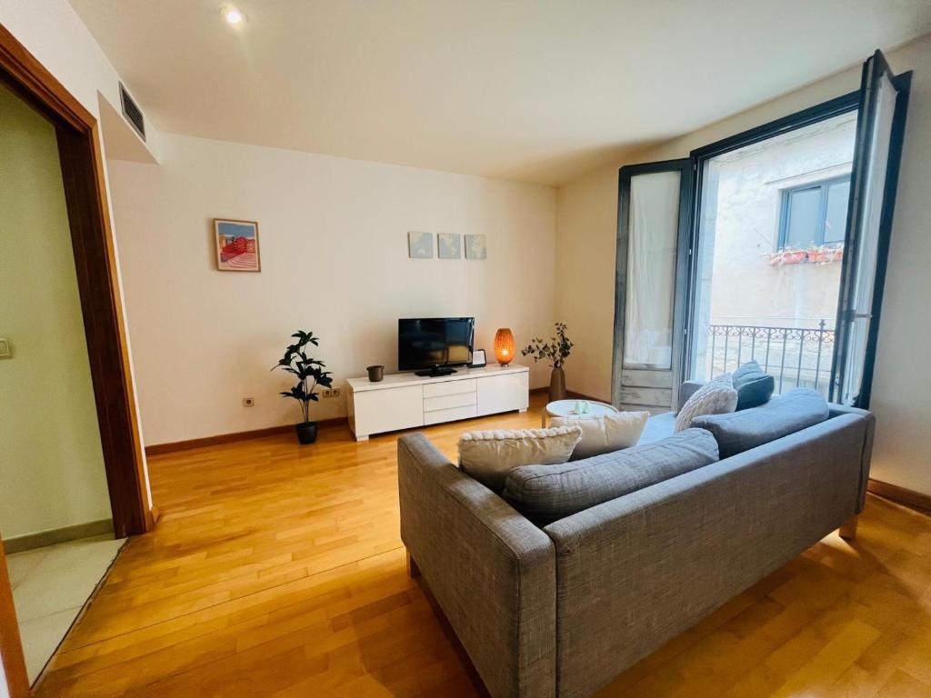 Two bedroom apartment behind the Rambla - 2