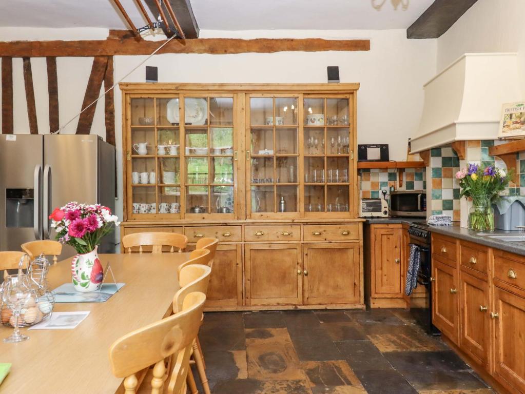 Hornshayne Farmhouse, Northleigh photo 5