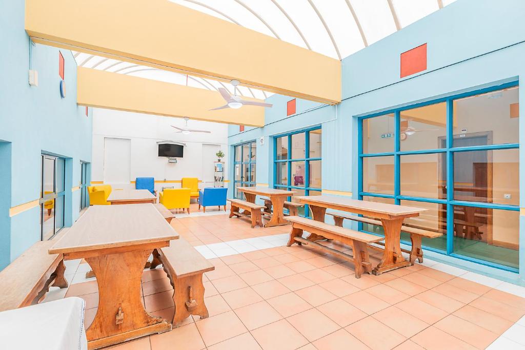 Shared lounge/TV area, HI Faro – Pousada de Juventude in Faro