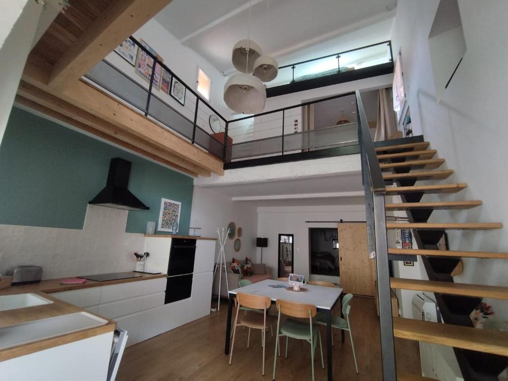 Loft entièrement rénové - 3