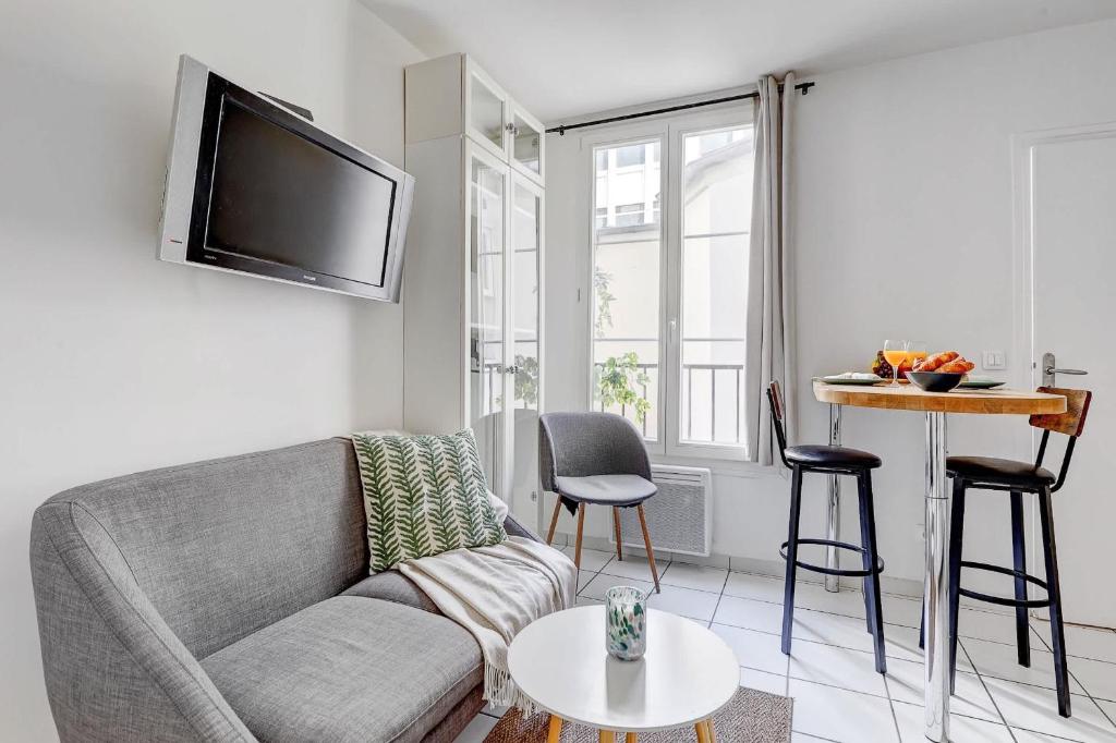 BnBNova - Cozy Stay Near Eiffel Tower & Invalides & Seine - 2