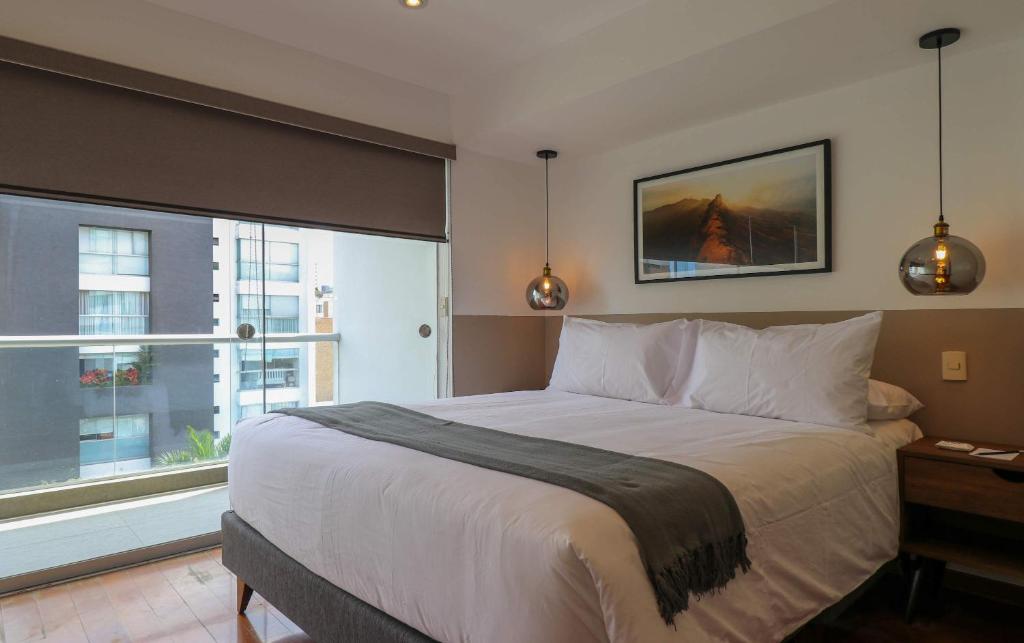 Deluxe 3BR Duplex with Balcony in Miraflores - 2