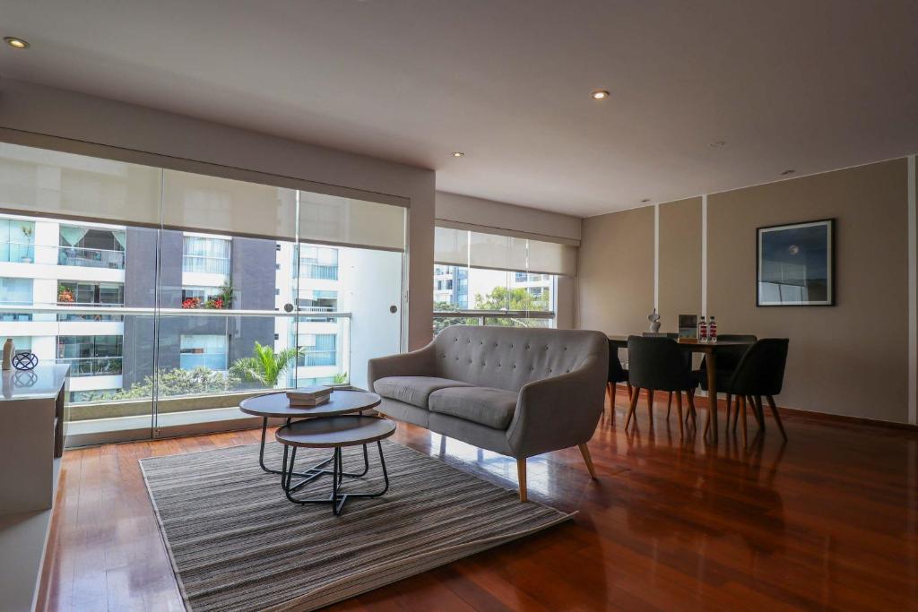 Deluxe 3BR Duplex with Balcony in Miraflores - 1