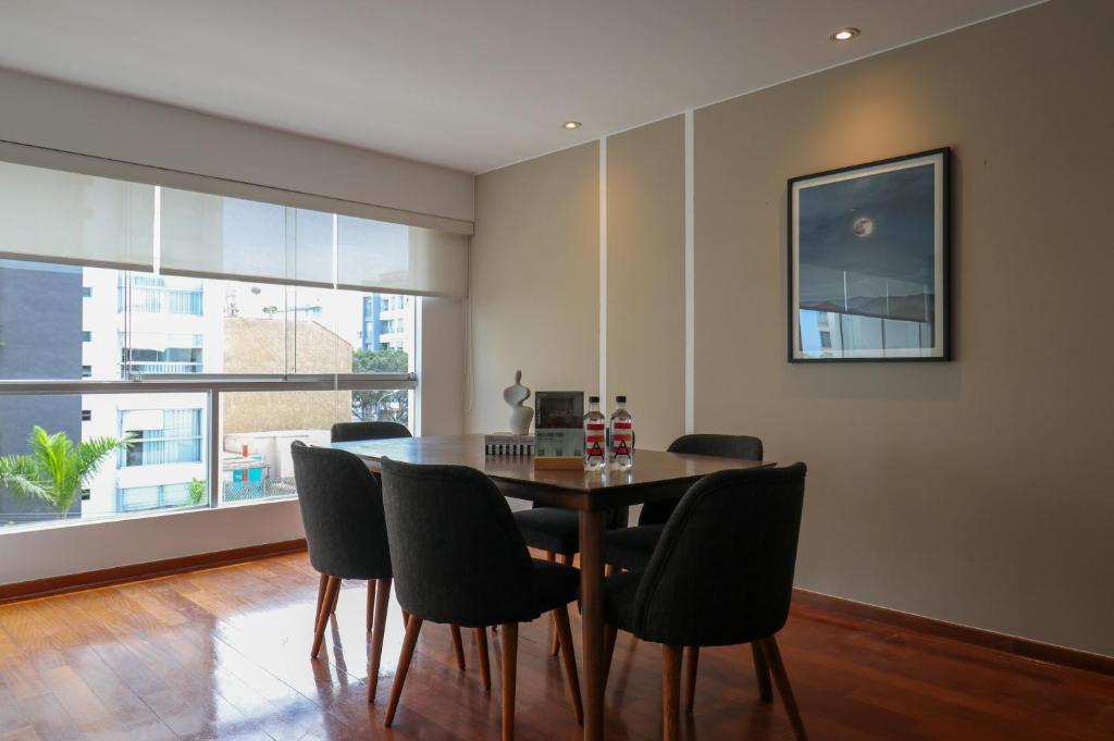 Deluxe 3BR Duplex with Balcony in Miraflores - 3