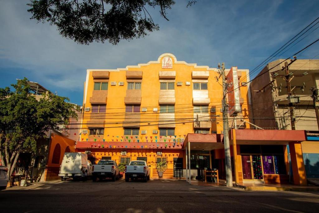 Hotel Santa María - 1