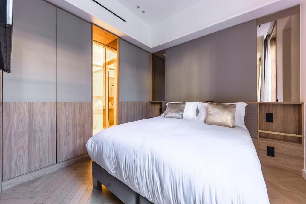 Chic 2-Bedroom Haven - 5
