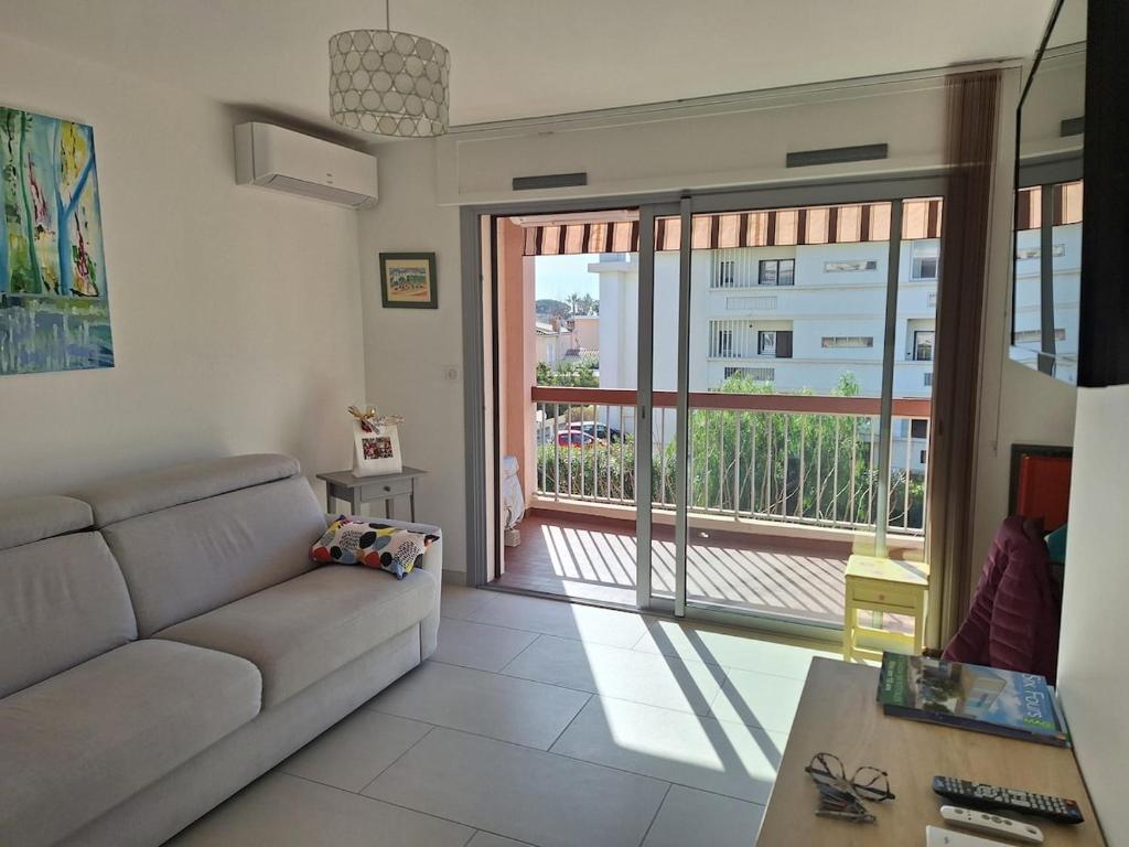 Studio lumineux parking privé 2mn plage et Sanary - 2