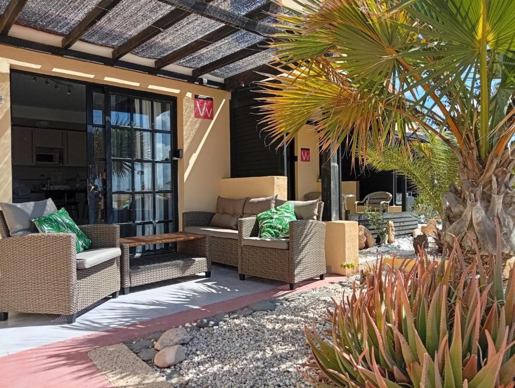 Green Oasis by the pool - 3