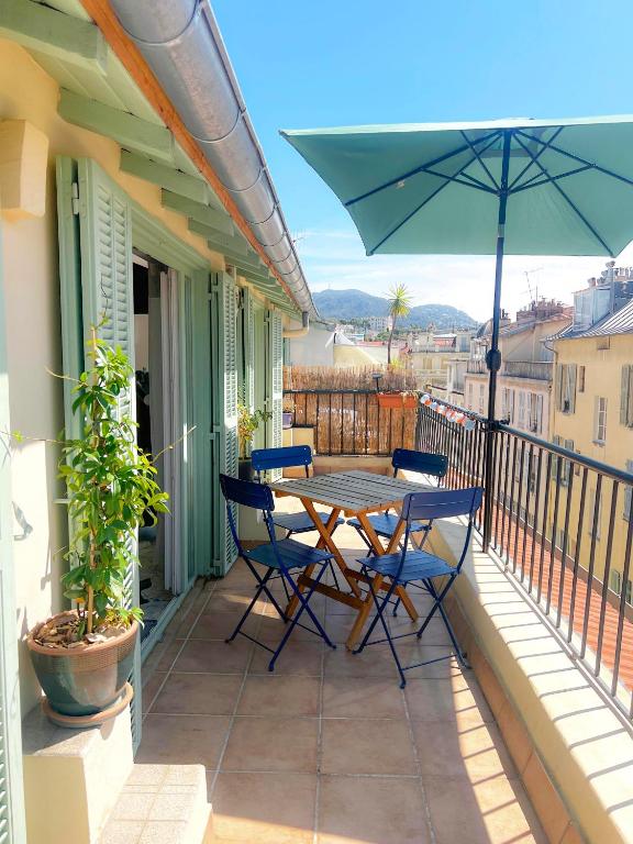 Bright Top Floor 2BR with Large Terrace in Nice Centre - 5