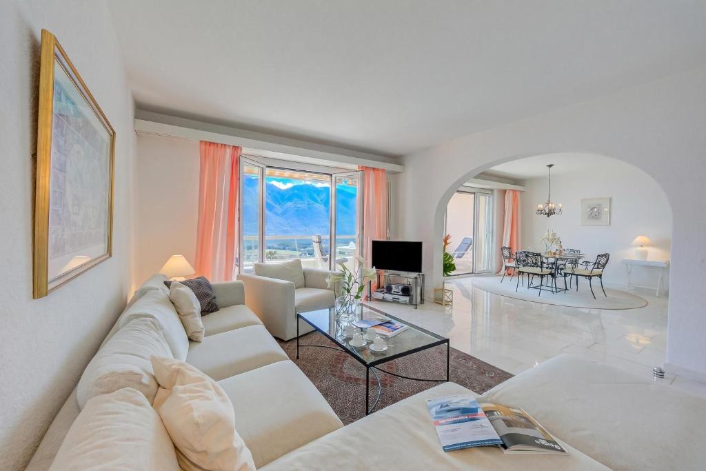 Casa Monti Belvedere with Pool + Terrace Dining - Happy Rentals - 3