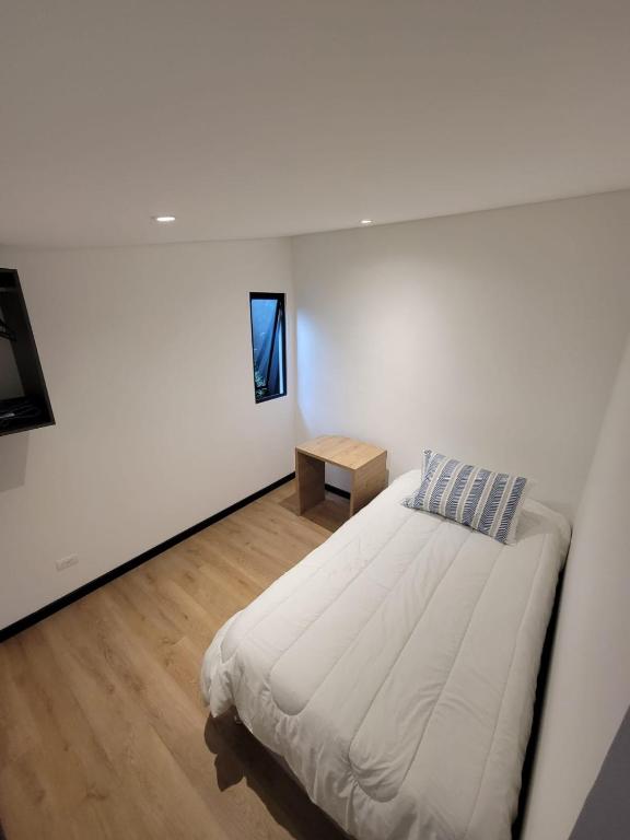 Linda Habitación a pasos de vive Claro, parque Simon Bolivar - 2
