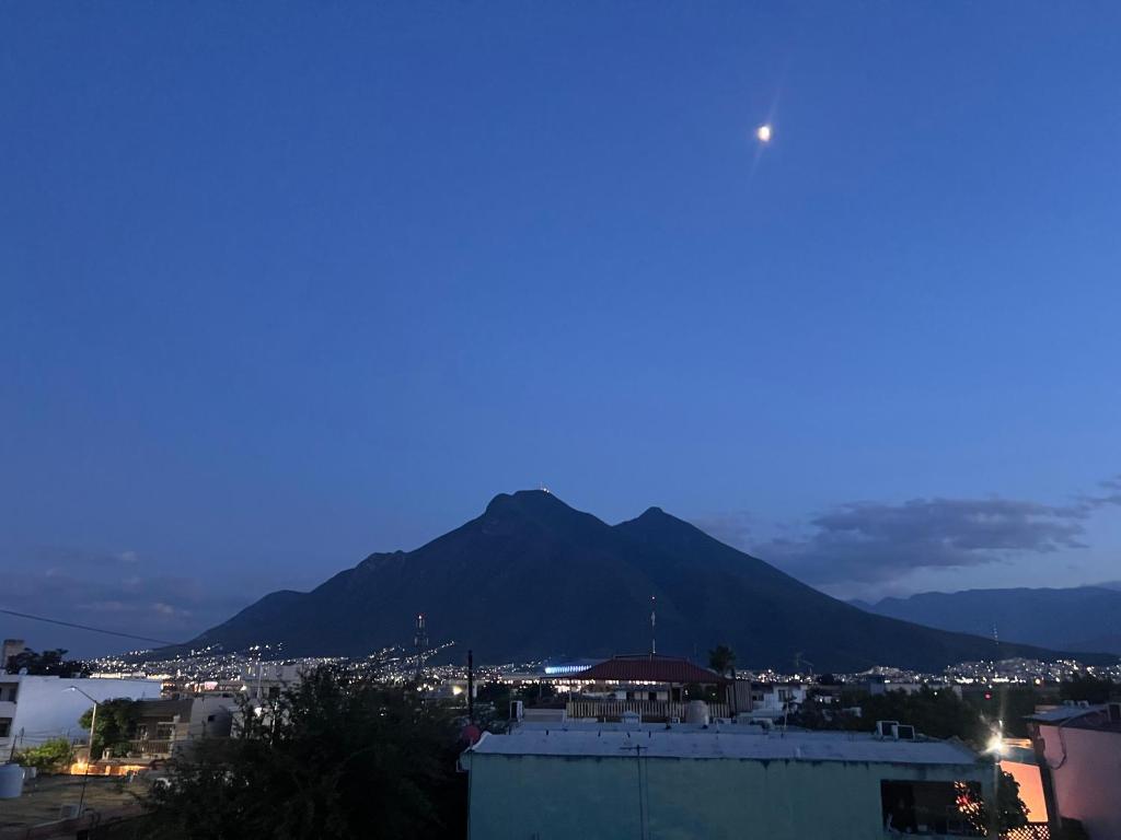 Beautiful View of El Cerro & Short Walk to Stadium - 1