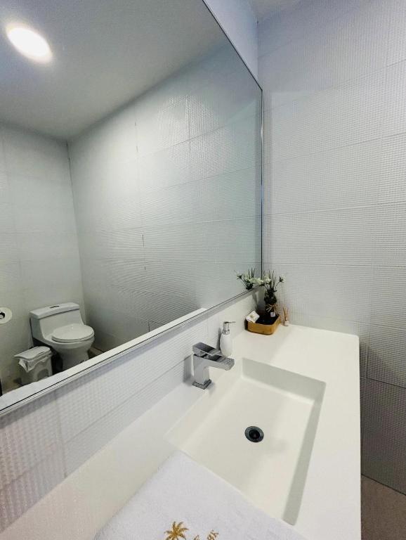 Grand Diamond Beach, 7 pax, 2 bathrooms, terrace view - 4