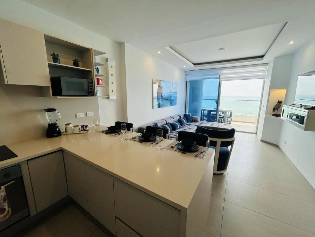 Grand Diamond Beach, 7 pax, 2 bathrooms, terrace view - 5