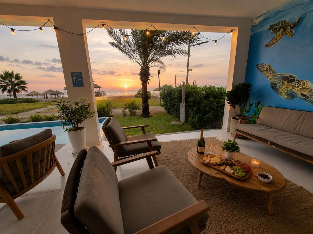 HERMOSA CASA CON PISCINA FRENTE AL MAR - PRIMERA FILA - 4